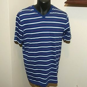 Classic Fit blue/white/red vneck shortsleeve shirt
